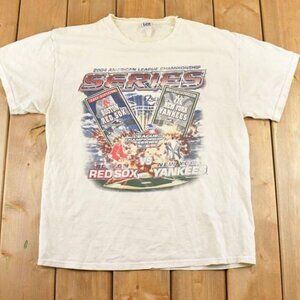 Vintage 2004 Thrashed New York Yankees Boston Red Sox MLB T-Shirt